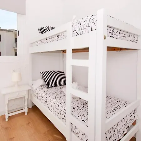 Appartement Charming Apartment, By The *